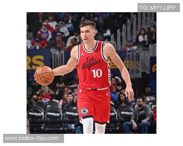 热火队远程轰炸三分球表现出色八名球员共同贡献19记三分球